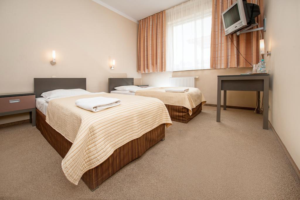 Hotel Jarota Jarocin Room photo